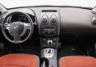 Подержанный автомобиль Nissan Qashqai 2008 года (13 фото)