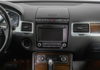 Подержанный автомобиль Volkswagen Touareg 2014 года (14 фото)
