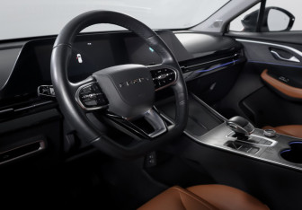 Подержанный автомобиль Omoda C5 2022 года (14 фото)