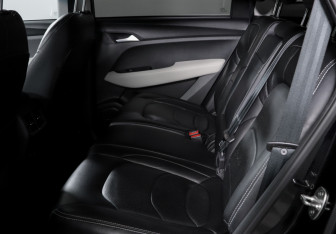Подержанный автомобиль Chevrolet Captiva 2022 года (10 фото)