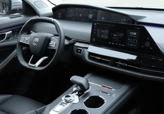 Подержанный автомобиль Changan UNI-K 2024 года (18 фото)