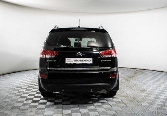 Подержанный автомобиль Citroen C-Crosser 2011 года (6 фото)