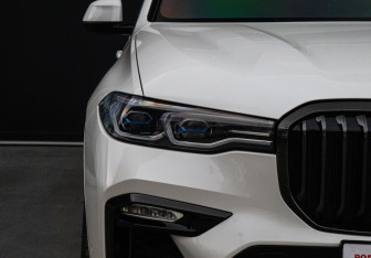 Подержанный автомобиль BMW X7 2019 года (43 фото)
