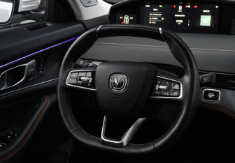 Подержанный автомобиль Changan UNI-K 2023 года (15 фото)