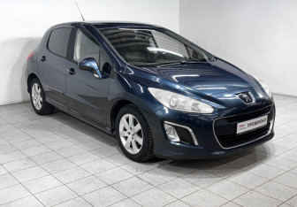 Подержанный автомобиль Peugeot 308 Hatchback 2013 года (3 фото)