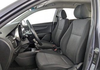 Подержанный автомобиль Kia Rio Hatchback 2021 года (19 фото)