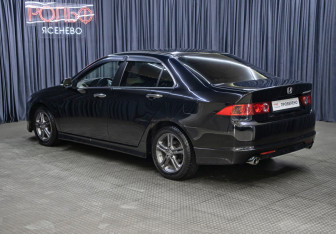 Подержанный автомобиль Honda Accord Sedan 2007 года (7 фото)