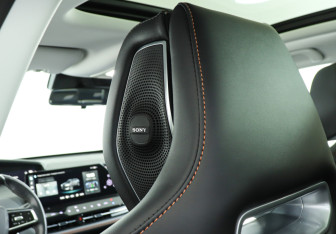 Подержанный автомобиль Changan UNI-K 2023 года (16 фото)