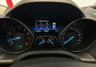 Подержанный автомобиль Ford Kuga 2017 года (19 фото)