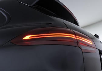 Подержанный автомобиль Porsche Cayenne 2015 года (27 фото)