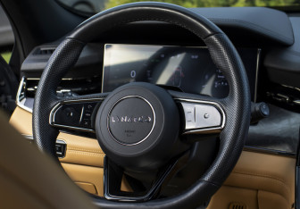 Подержанный автомобиль Lynk&Co 09 2022 года (14 фото)