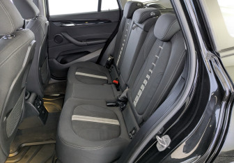 Подержанный автомобиль BMW X1 2017 года (12 фото)