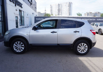 Подержанный автомобиль Nissan Qashqai 2012 года (8 фото)