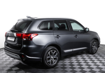 Подержанный автомобиль Mitsubishi Outlander 2019 года (5 фото)