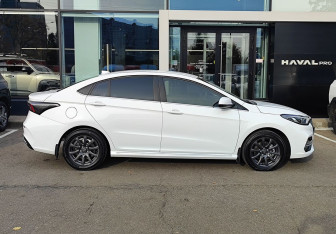 Подержанный автомобиль Omoda S5 2024 года (4 фото)