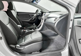 Подержанный автомобиль Hyundai Elantra Sedan 2013 года (7 фото)