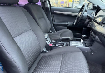 Подержанный автомобиль Mitsubishi Lancer Sedan 2012 года (10 фото)