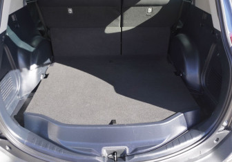 Подержанный автомобиль Toyota RAV4 2015 года (9 фото)
