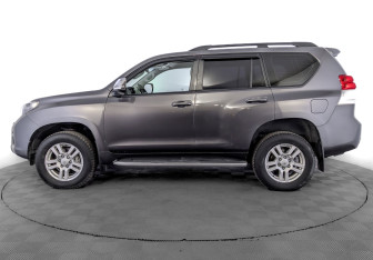 Подержанный автомобиль Toyota Land Cruiser Prado 2013 года (8 фото)