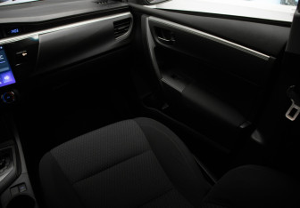Подержанный автомобиль Toyota Corolla Sedan 2014 года (23 фото)