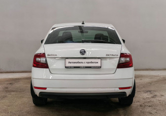 Подержанный автомобиль Skoda Octavia Liftback 2018 года (6 фото)