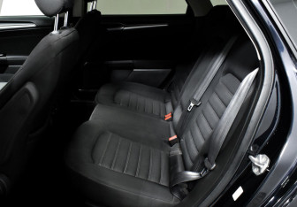 Подержанный автомобиль Ford Mondeo Sedan 2015 года (11 фото)