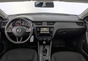 Подержанный автомобиль Skoda Octavia Liftback 2020 года (14 фото)