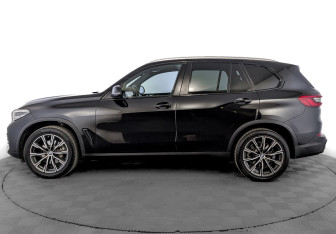 Подержанный автомобиль BMW X5 2019 года (8 фото)