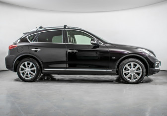 Подержанный автомобиль Infiniti QX50 2016 года (4 фото)