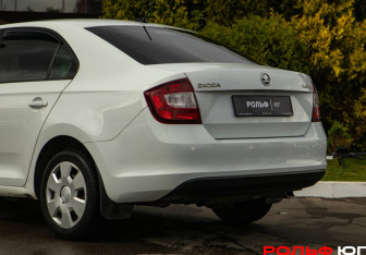 Подержанный автомобиль Skoda Rapid Liftback 2018 года (16 фото)