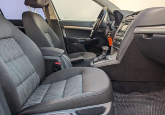 Подержанный автомобиль Skoda Octavia Liftback 2012 года (10 фото)