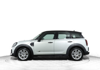 Подержанный автомобиль MINI Countryman 2022 года (8 фото)