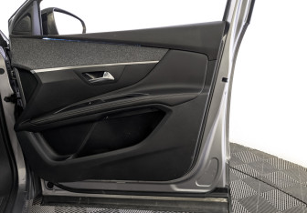 Подержанный автомобиль Peugeot 5008 Suv 2018 года (25 фото)