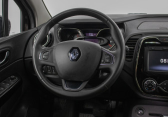 Подержанный автомобиль Renault Kaptur 2019 года (15 фото)