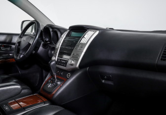 Подержанный автомобиль Lexus RX 2004 года (9 фото)