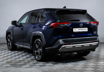 Подержанный автомобиль Toyota RAV4 2022 года (7 фото)