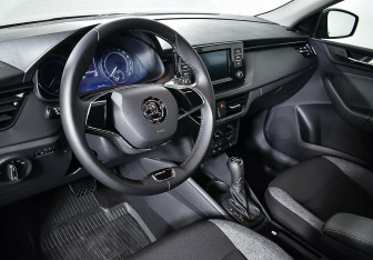 Подержанный автомобиль Skoda Rapid Liftback 2022 года (10 фото)