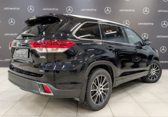 Подержанный автомобиль Toyota Highlander 2018 года (5 фото)