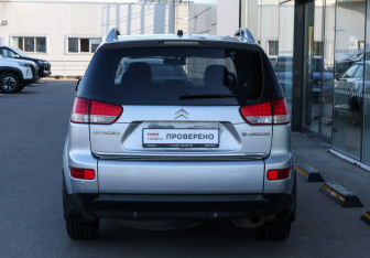 Подержанный автомобиль Citroen C-Crosser 2010 года (6 фото)