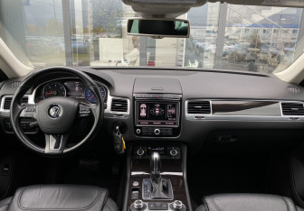 Подержанный автомобиль Volkswagen Touareg 2015 года (16 фото)