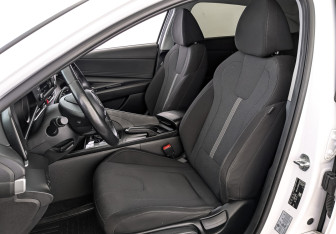 Подержанный автомобиль Hyundai Elantra Sedan 2021 года (20 фото)