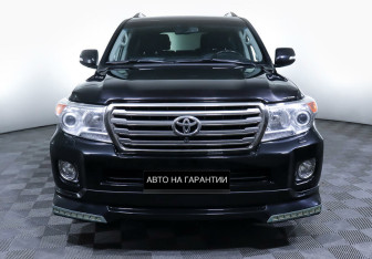 Подержанный автомобиль Toyota Land Cruiser Suv 2014 года (2 фото)
