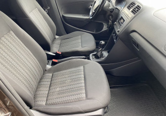 Подержанный автомобиль Volkswagen Polo Sedan 2016 года (9 фото)