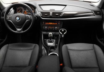 Подержанный автомобиль BMW X1 2012 года (8 фото)