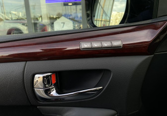 Подержанный автомобиль Lexus LX 2015 года (14 фото)