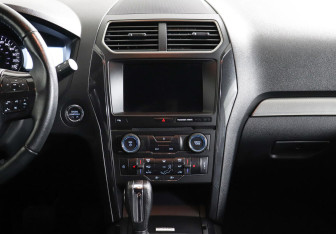 Подержанный автомобиль Ford Explorer 2018 года (9 фото)