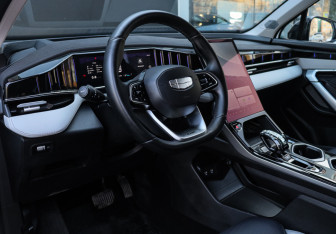 Подержанный автомобиль Geely Atlas 2024 года (12 фото)