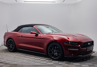 Подержанный автомобиль Ford Mustang Convertible 2019 года (7 фото)