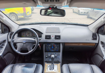 Подержанный автомобиль Volvo XC90 2010 года (11 фото)