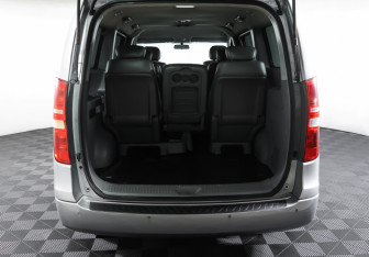 Подержанный автомобиль Hyundai Grand Starex 2013 года (10 фото)